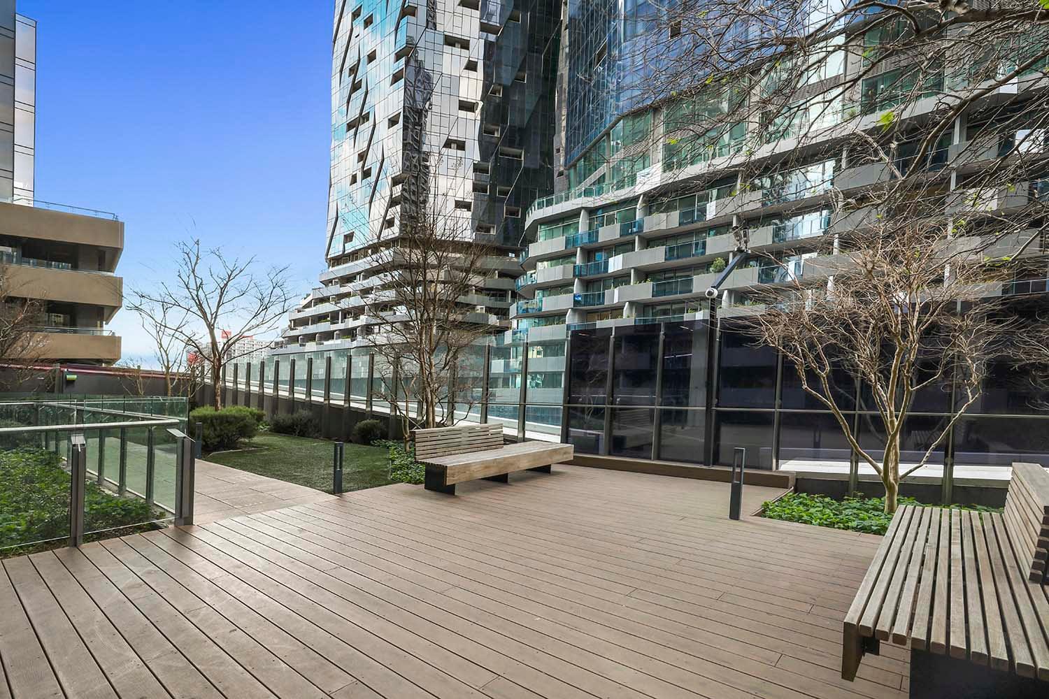 Luxurious Urban Retreat With Stunning Views Apartment *
