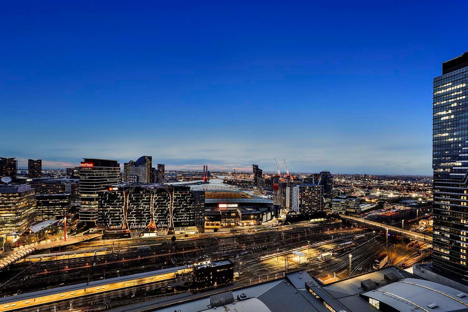 Luxurious Urban Retreat With Stunning Views *