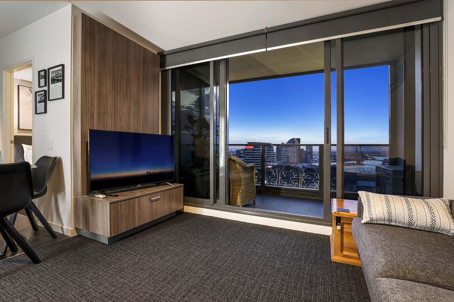 Apartment Luxurious Urban Retreat With Stunning Views *