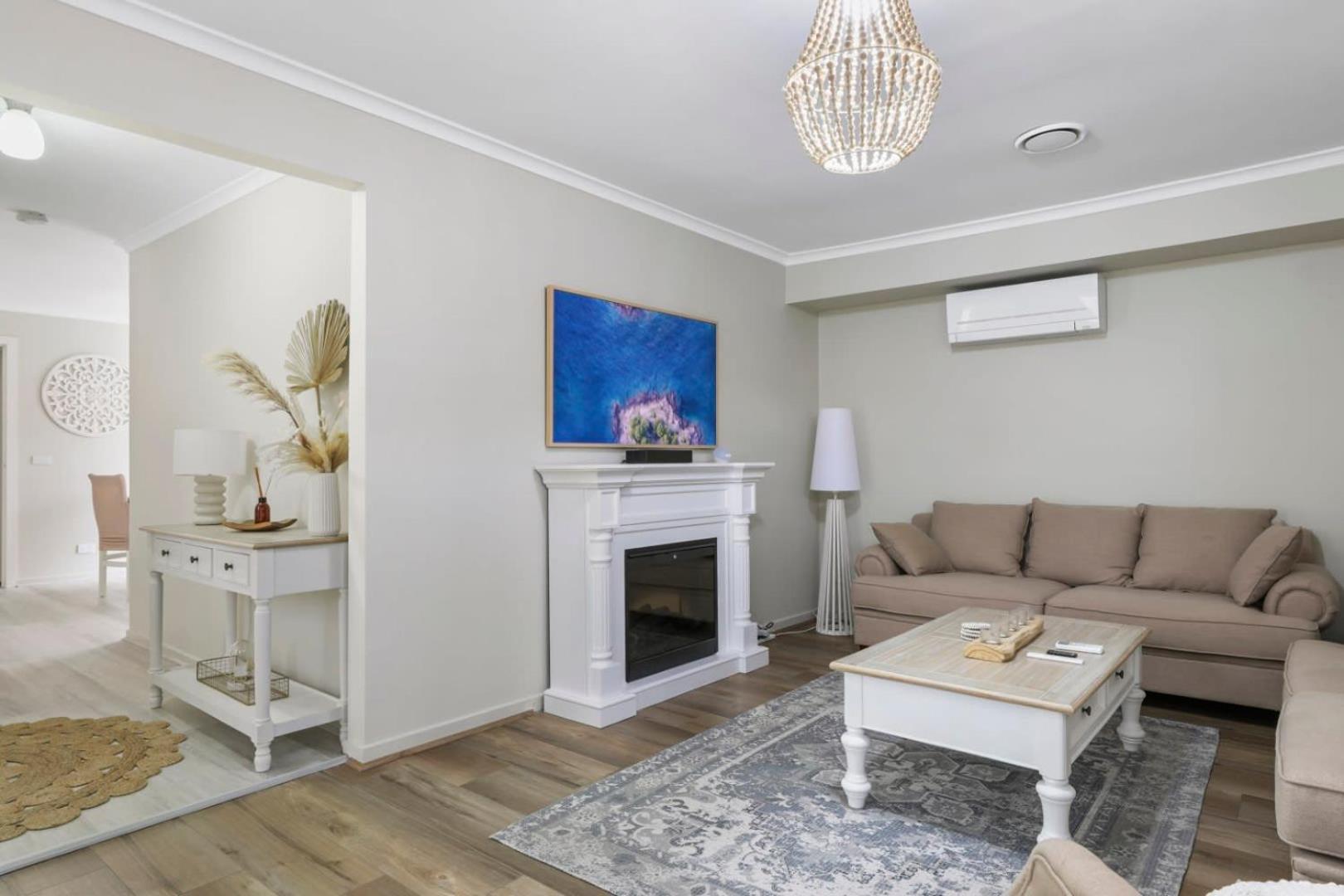 Modern Comfort In Preston Apartment *