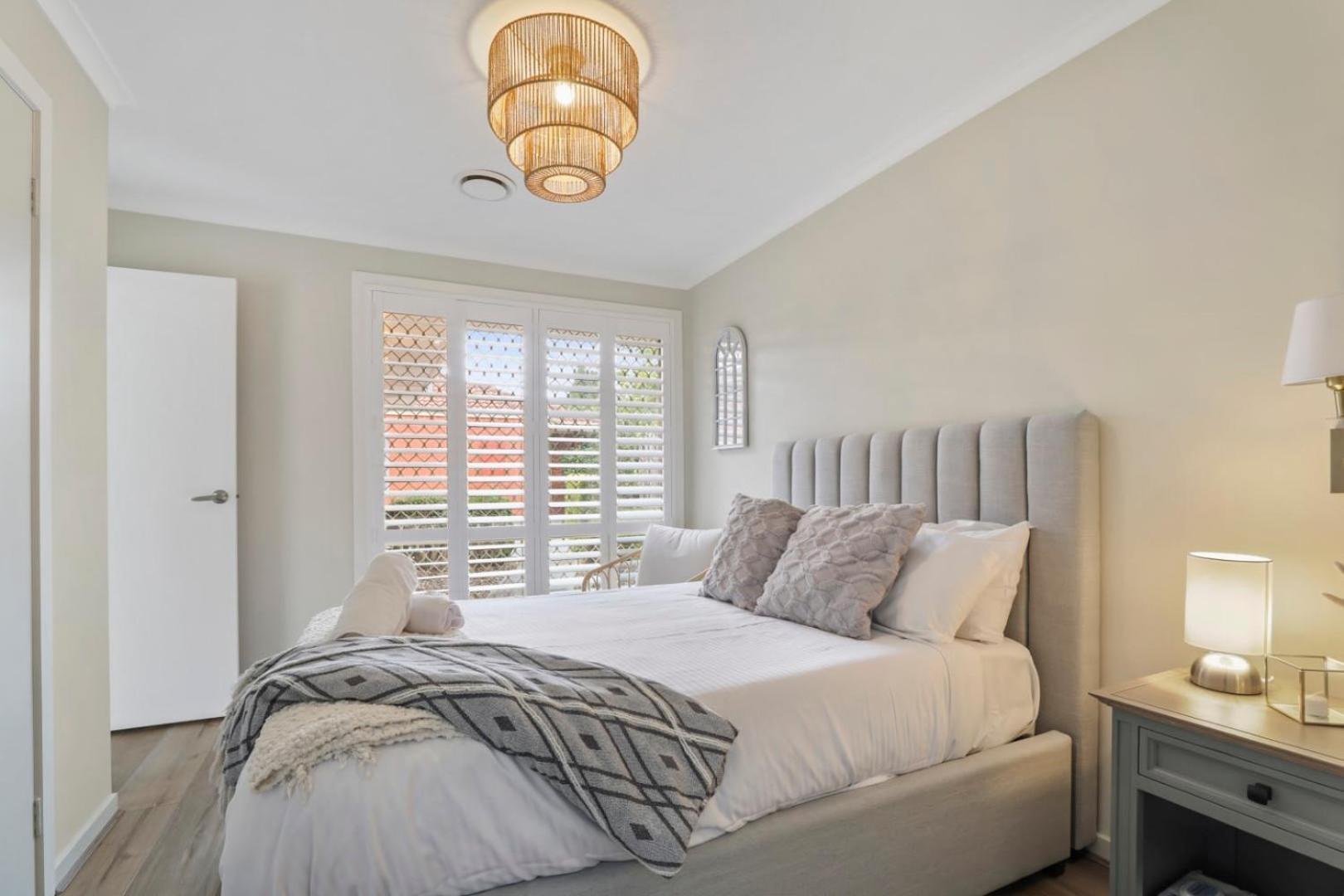 Modern Comfort In Preston Apartment *