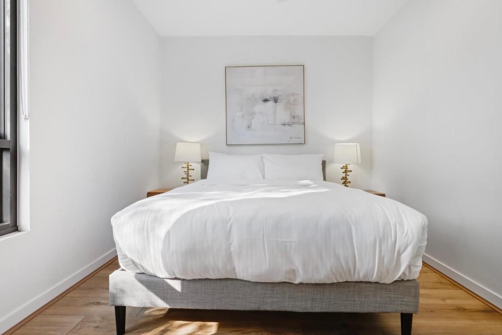 Serenity In The Heart Of Brunswick Apartment