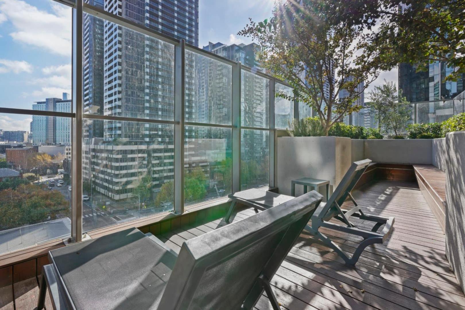 Metropolitan Retreat In Southbank