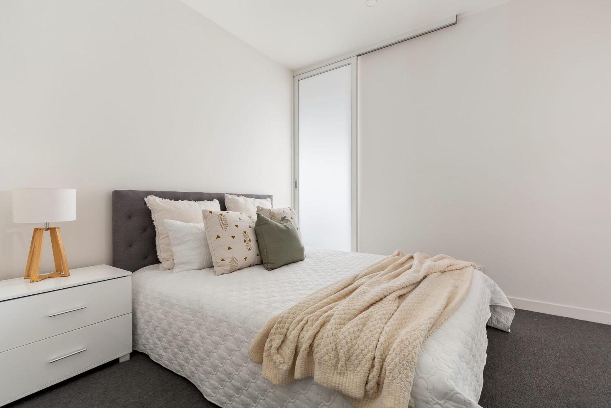 Apartment Sleek And Modern In Charming Location Melbourne