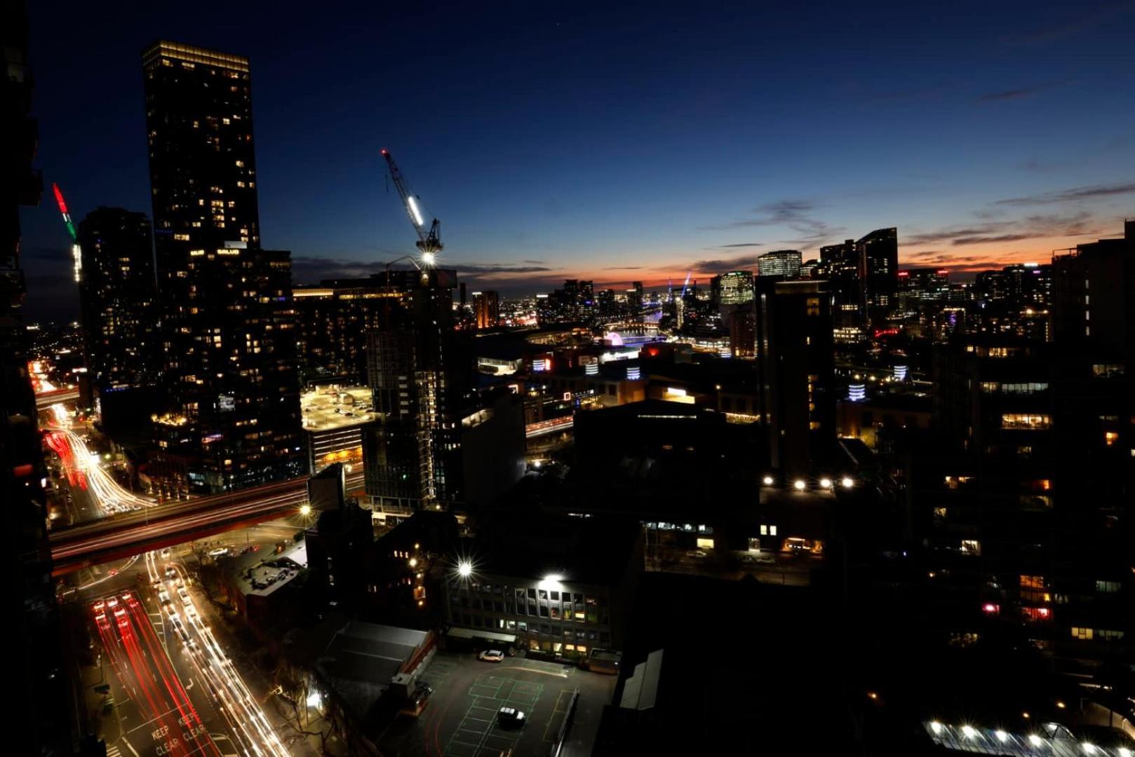 Exceptional In Southbank With 2 Car Parks Melbourne