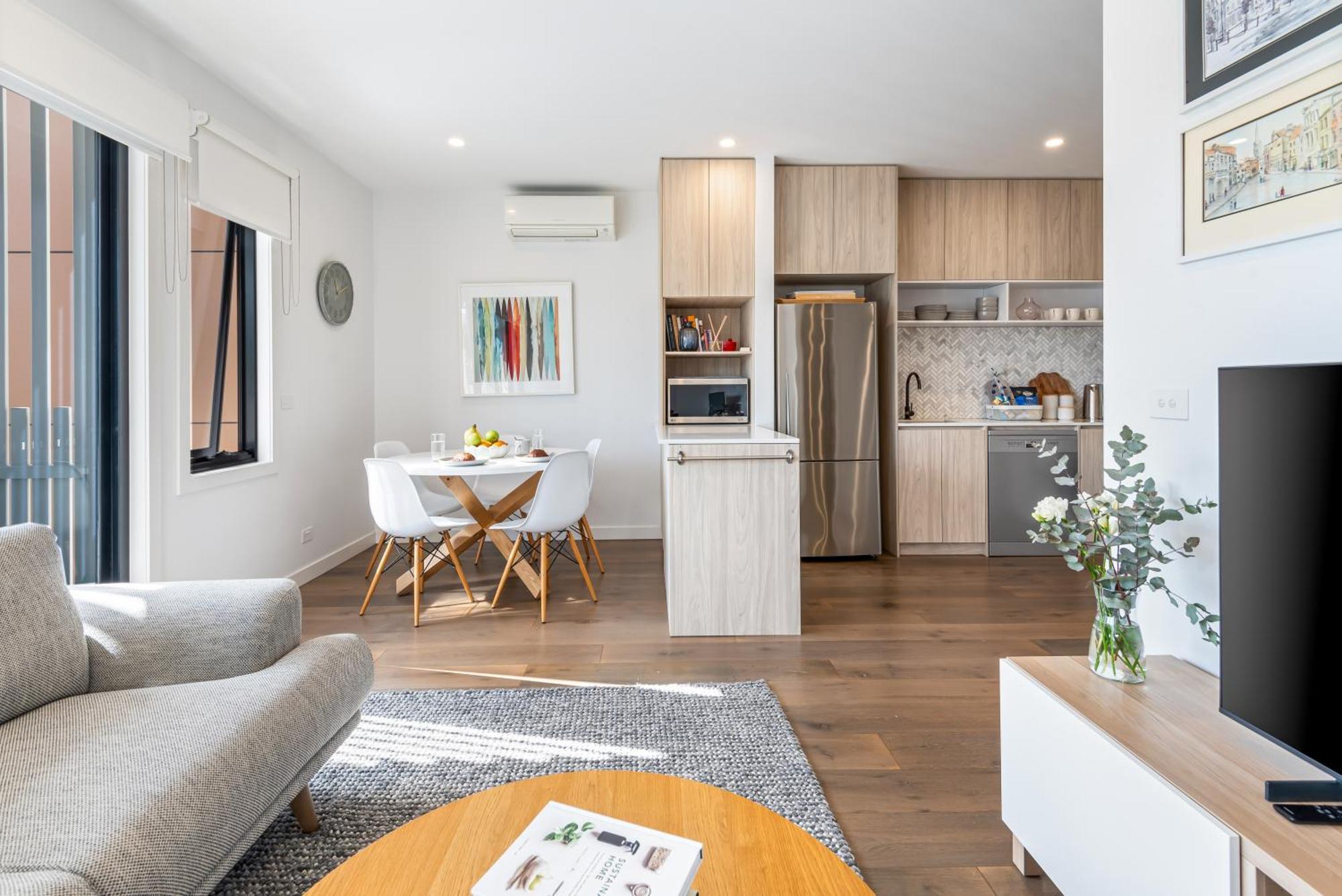 Apartment Park Life! Elegant & Sun-filled 2 Bed 2 Bath In Caulfield North