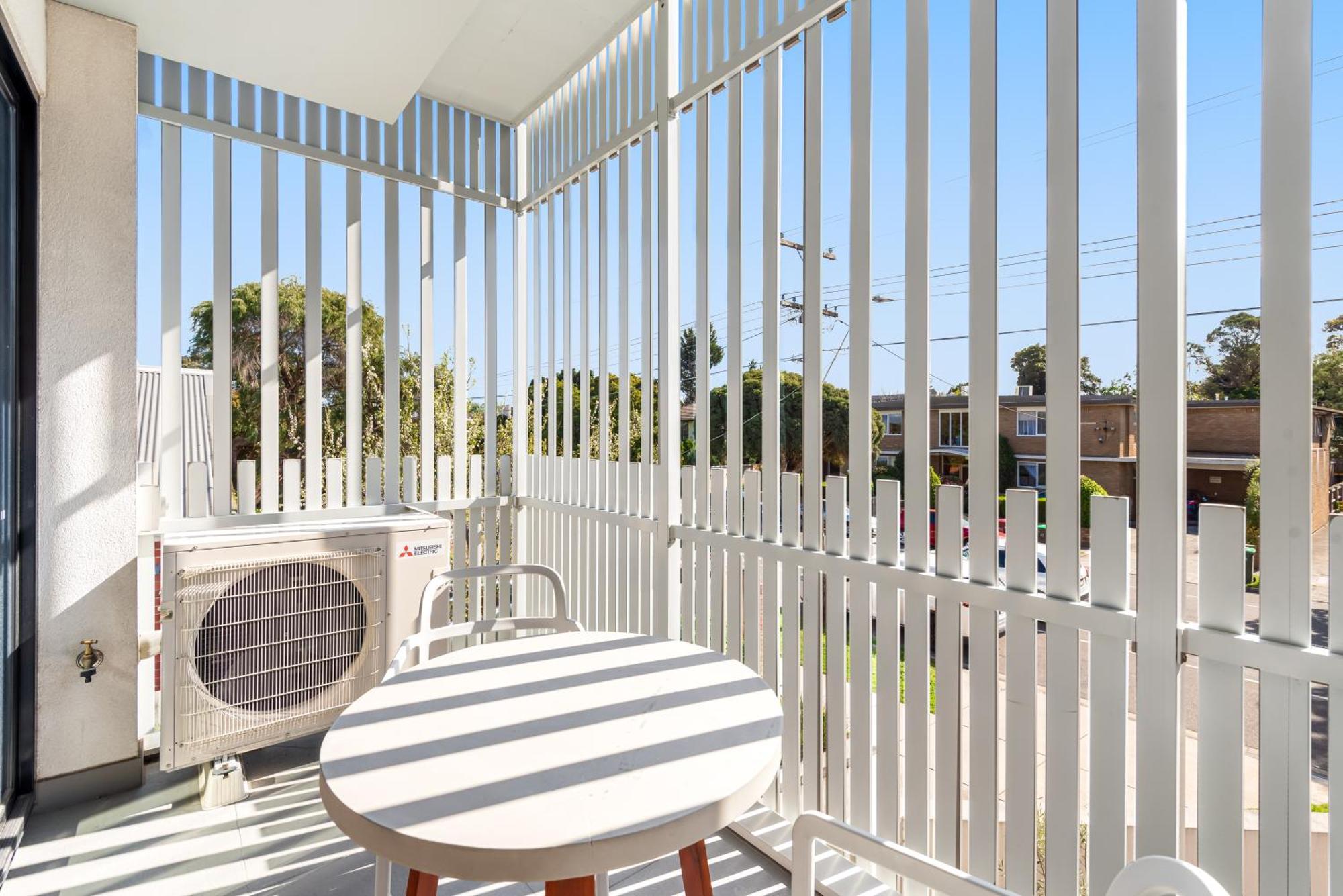 Park Life! Elegant & Sun-filled 2 Bed 2 Bath In Caulfield North * Melbourne
