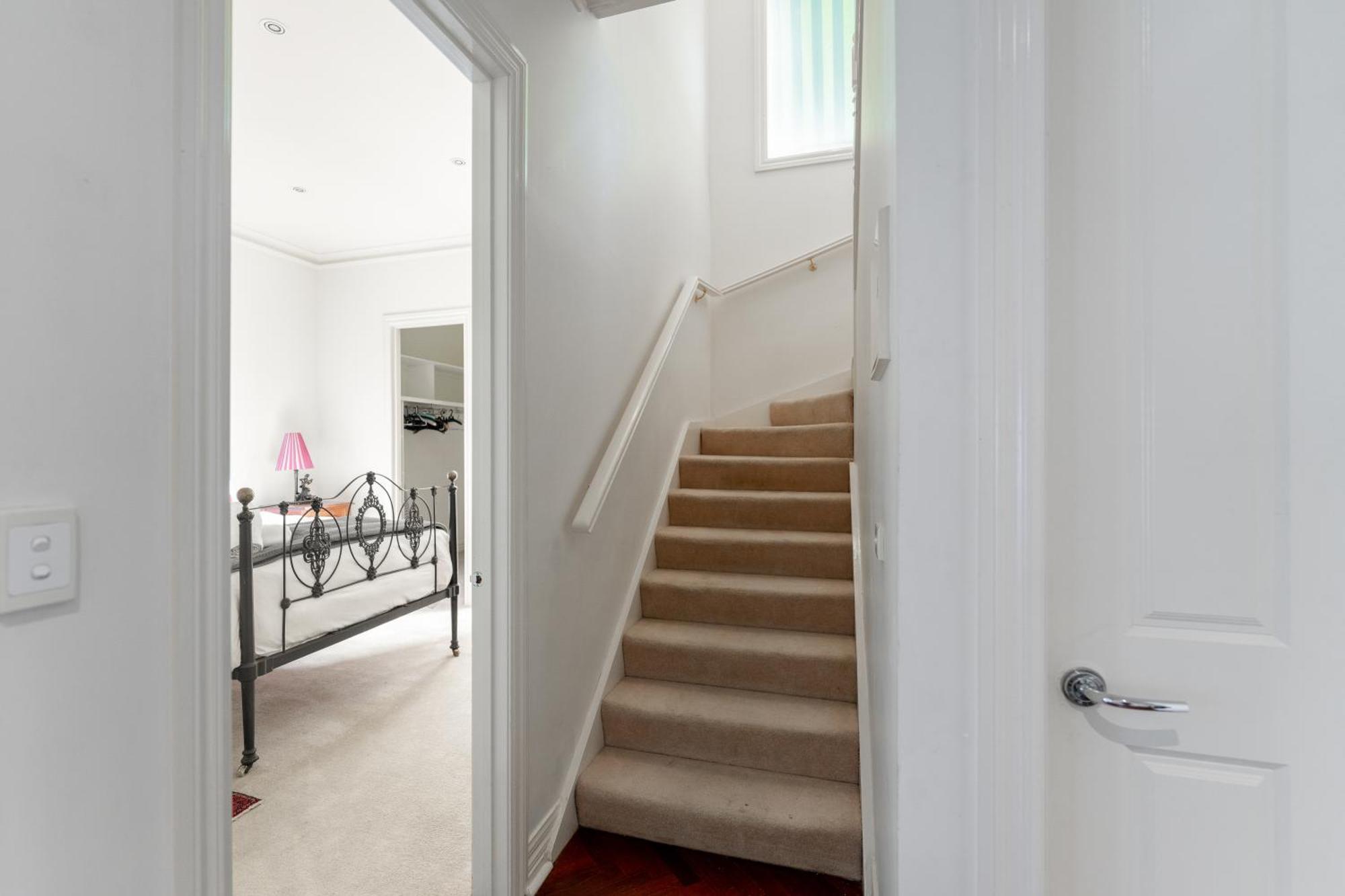 Brighton Chic Pet Friendly Near & Train Holiday home