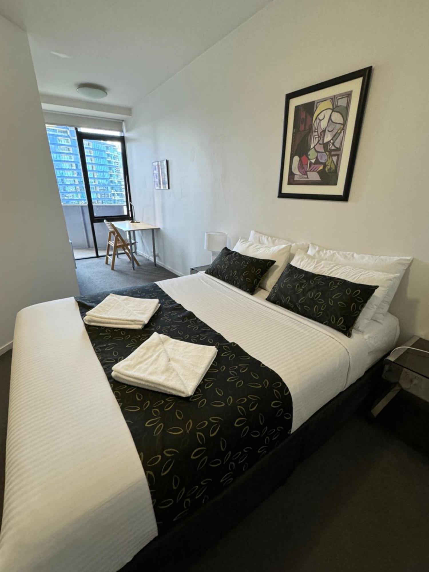 Akom At Docklands Aparthotel 4*