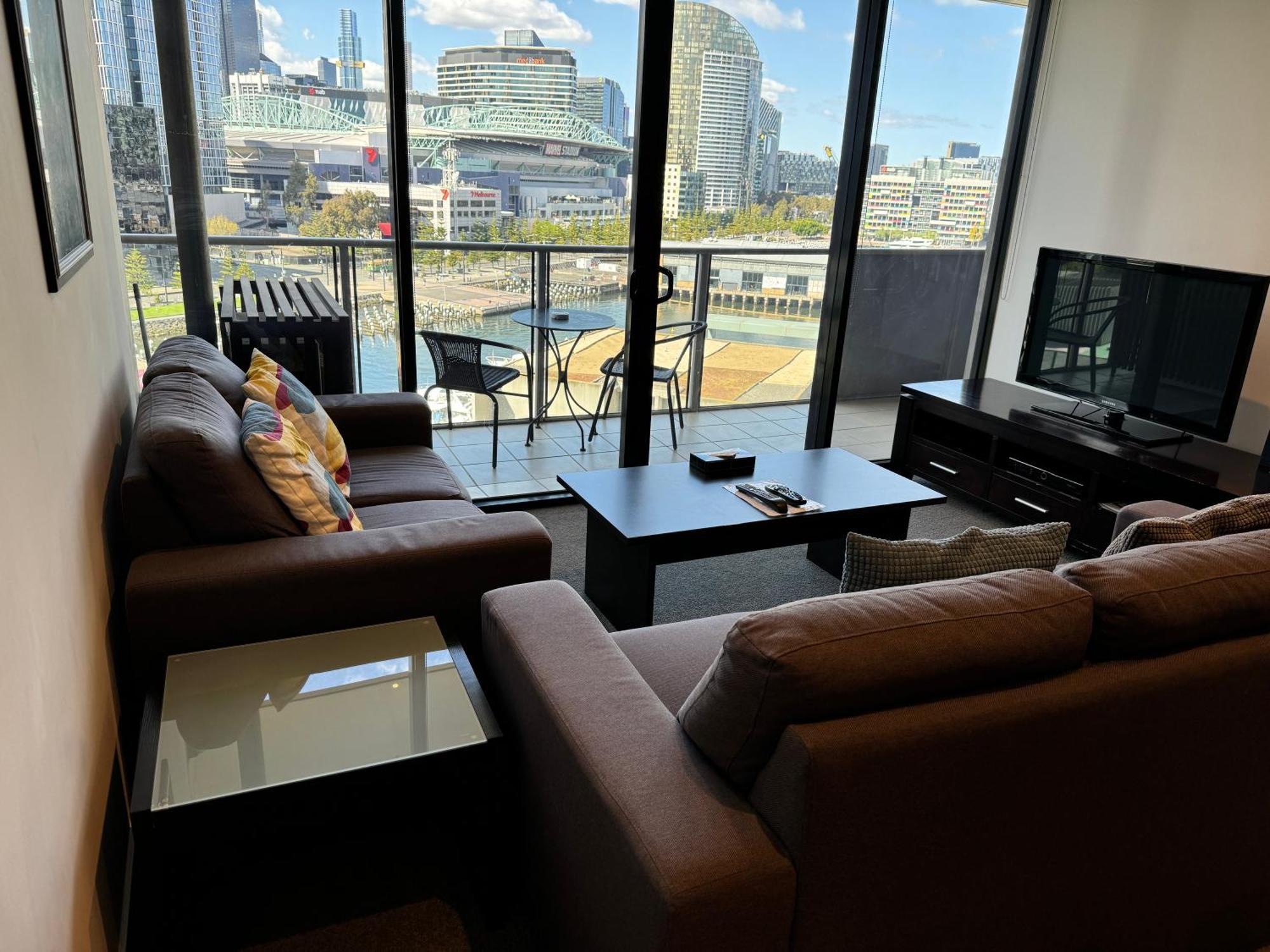 Aparthotel Akom At Docklands 4*