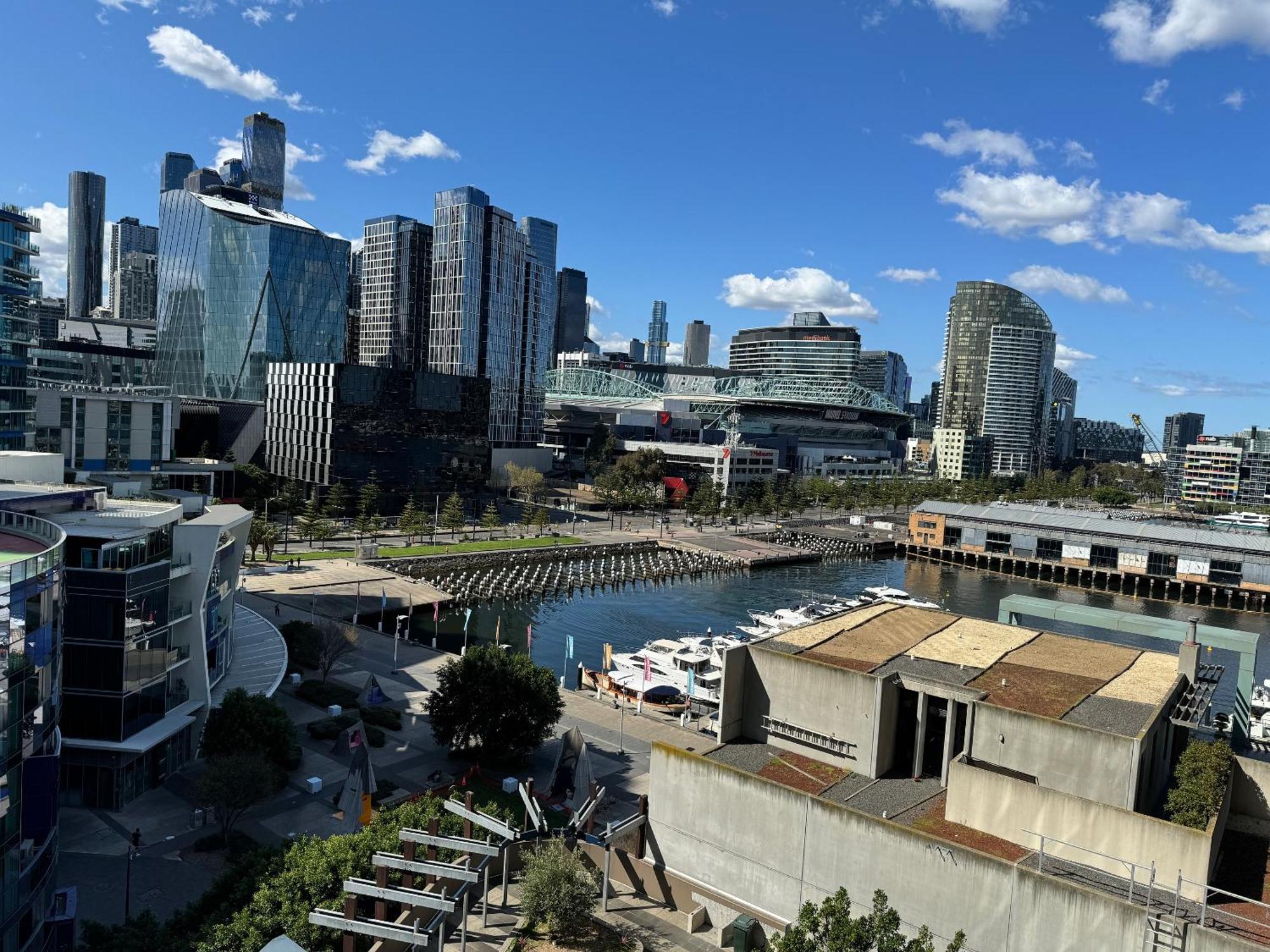 Akom At Docklands Aparthotel Melbourne