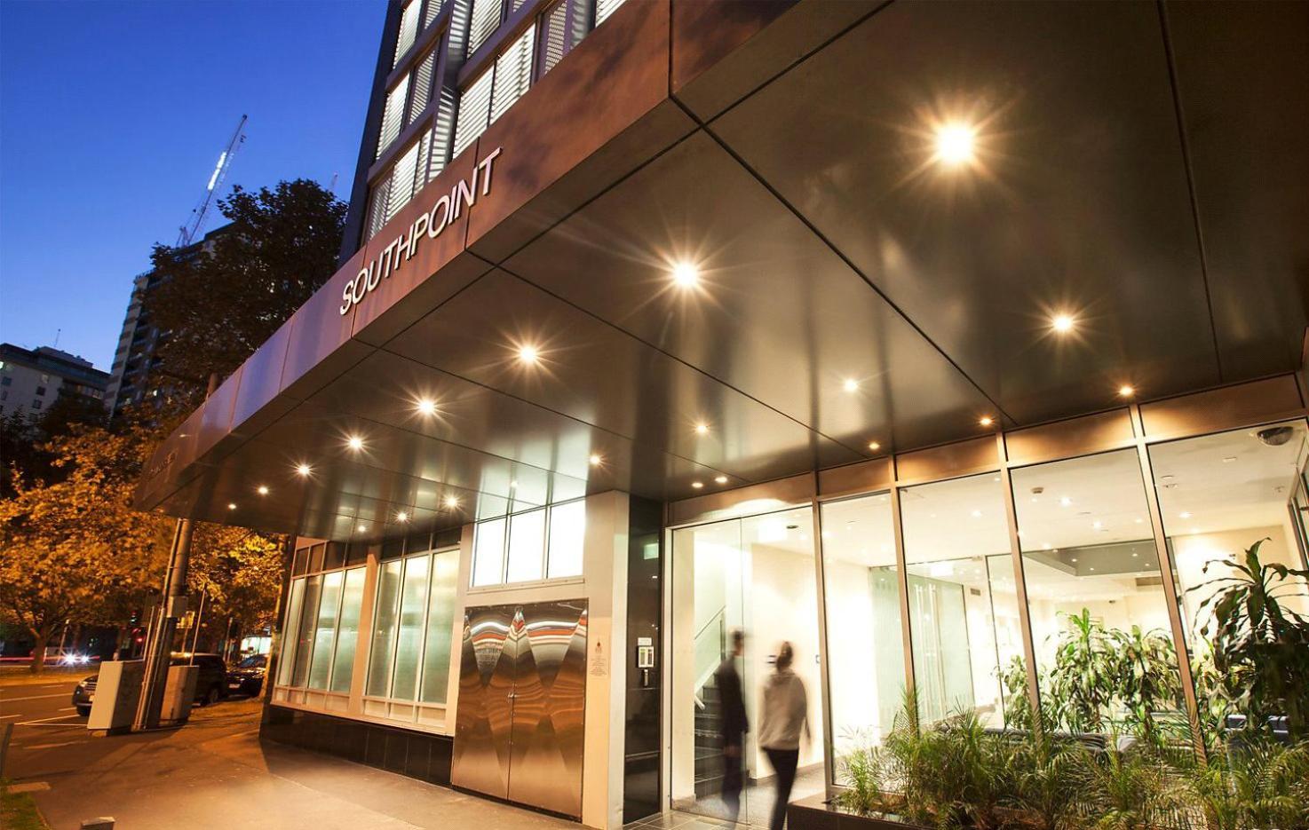 Complete Host Southpoint * Melbourne