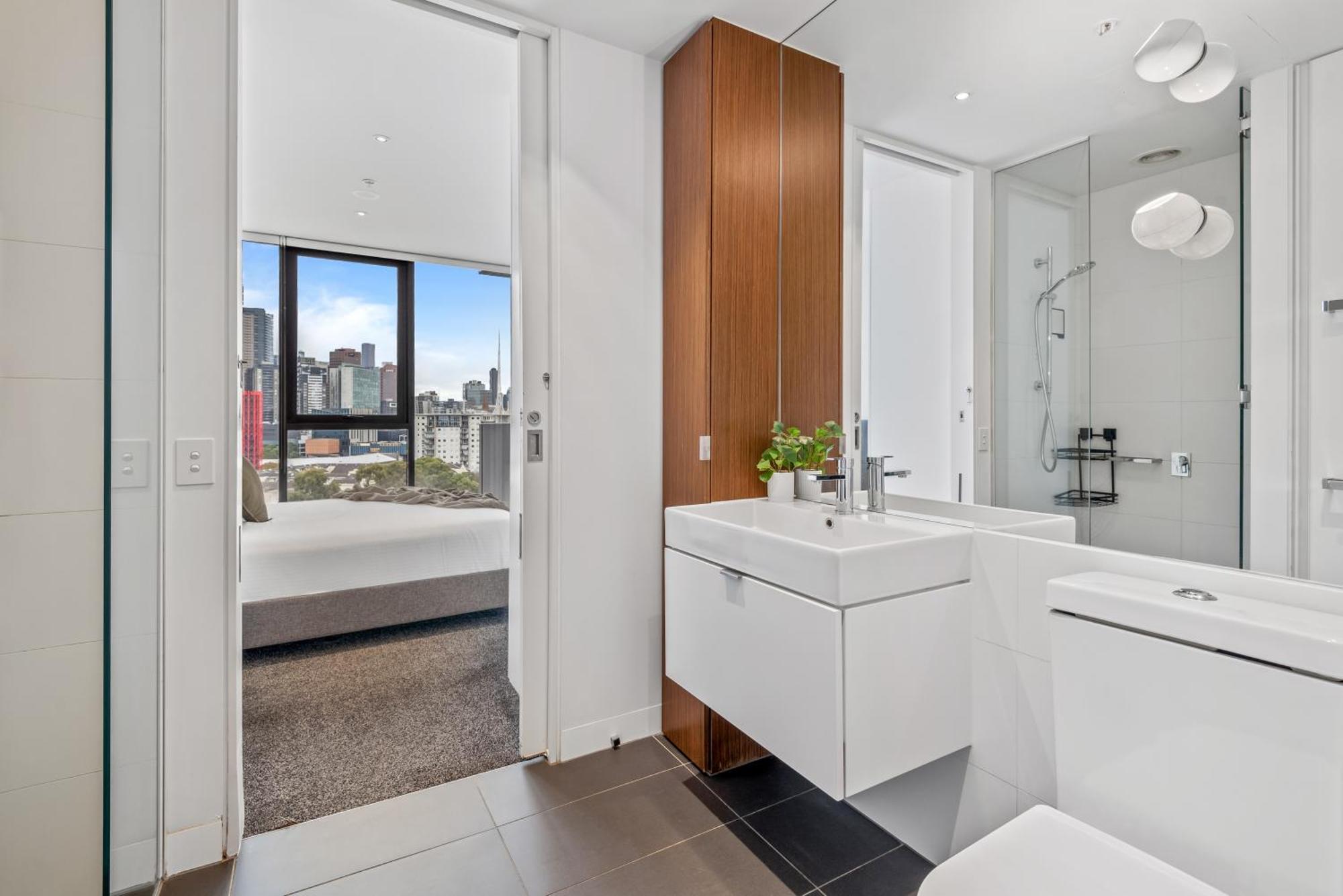 Complete Host Guilfoyle Apartment *