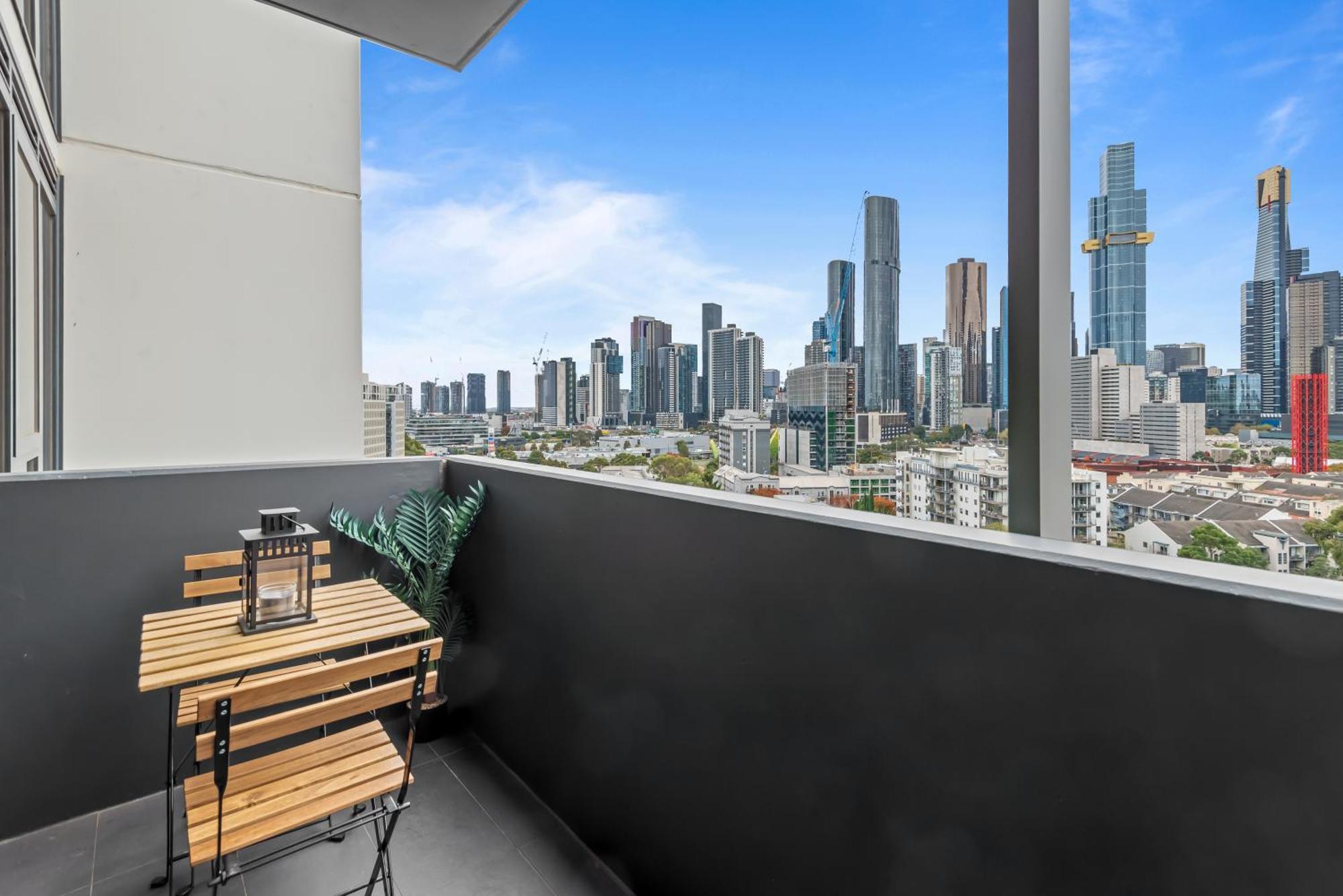 Apartment Complete Host Guilfoyle *