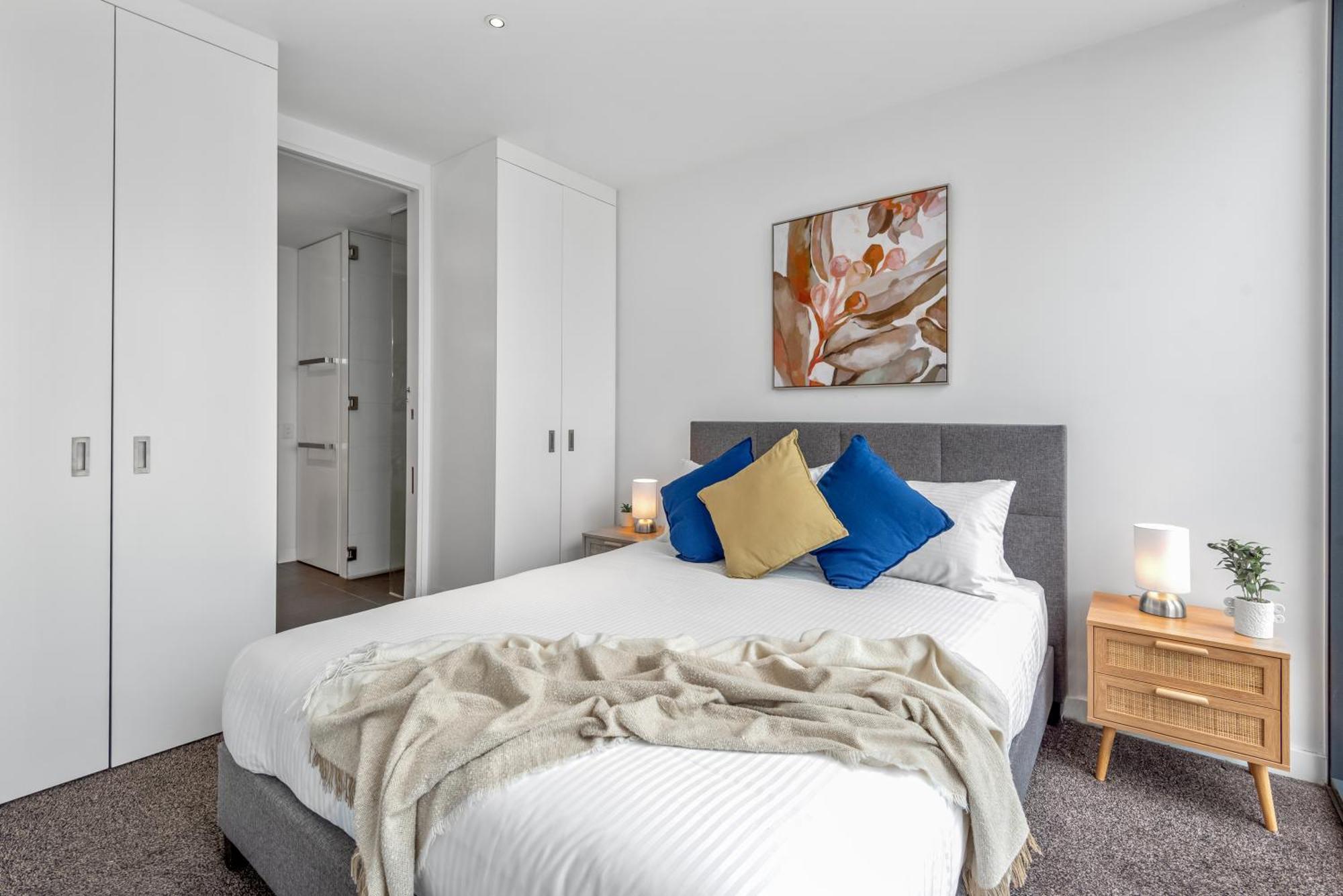 Complete Host Guilfoyle Apartment *