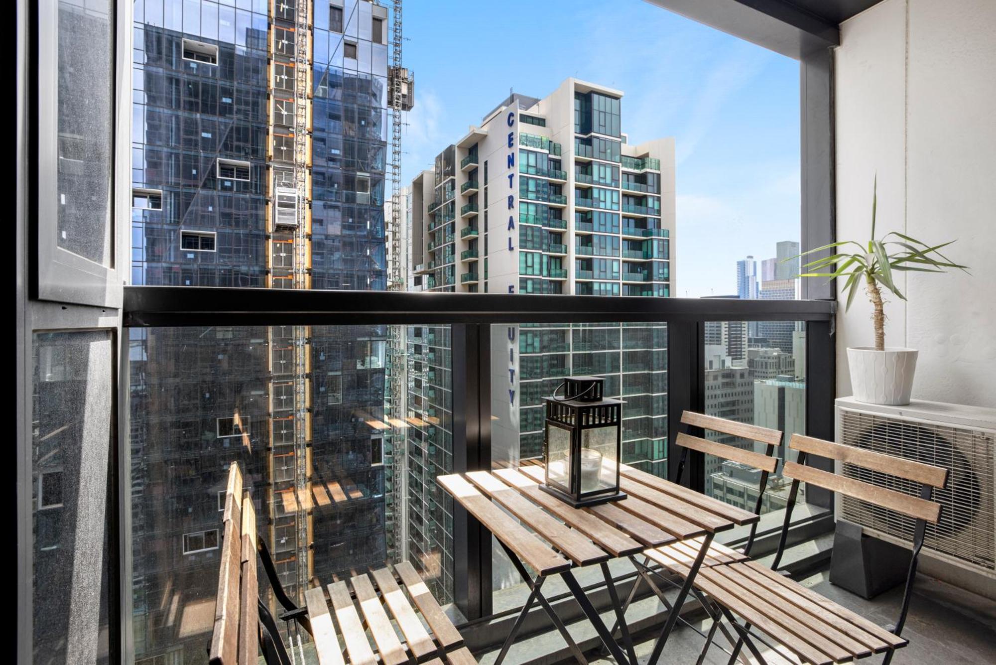 Complete Host Manhattan Melbourne