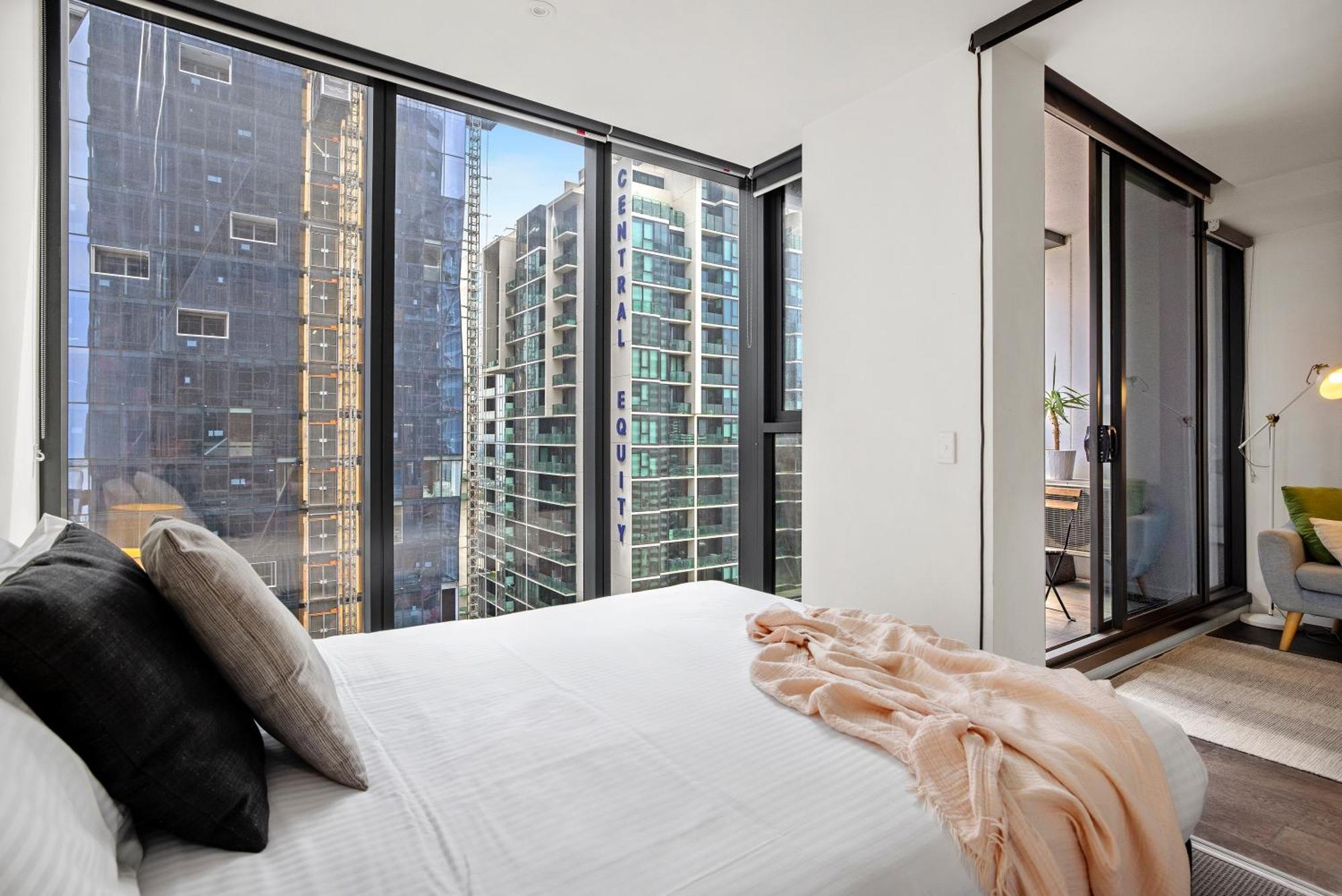 Complete Host Manhattan *