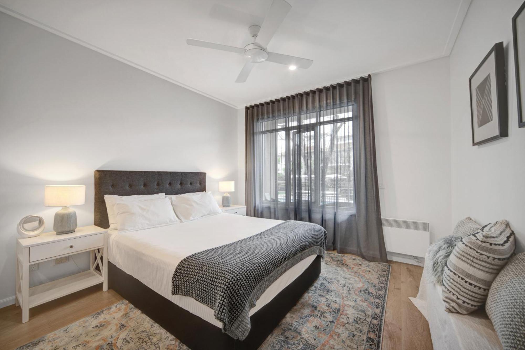 Classy Beachside Unit With Parking And Gym *