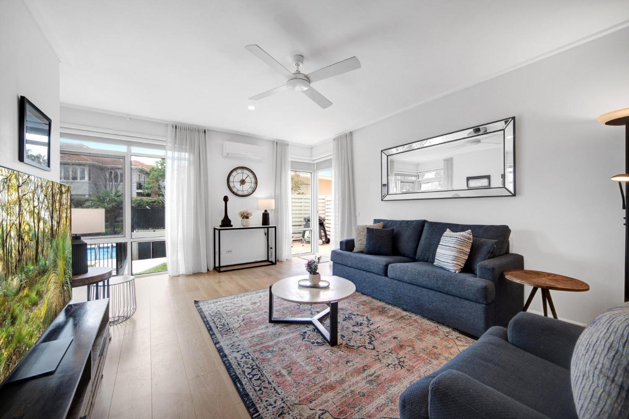 Classy Beachside Unit With Parking And Gym Apartment *