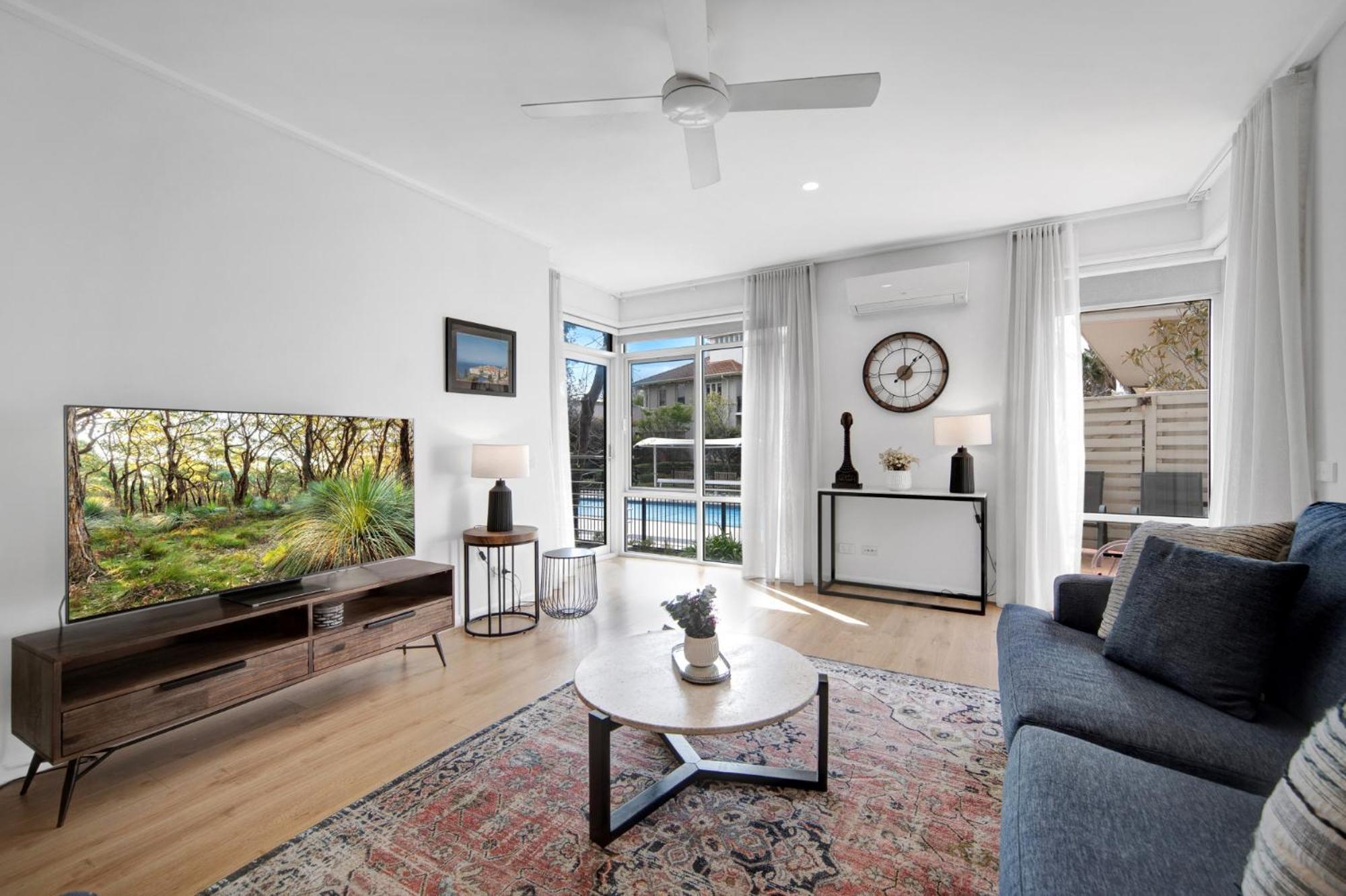 Classy Beachside Unit With Parking And Gym Apartment