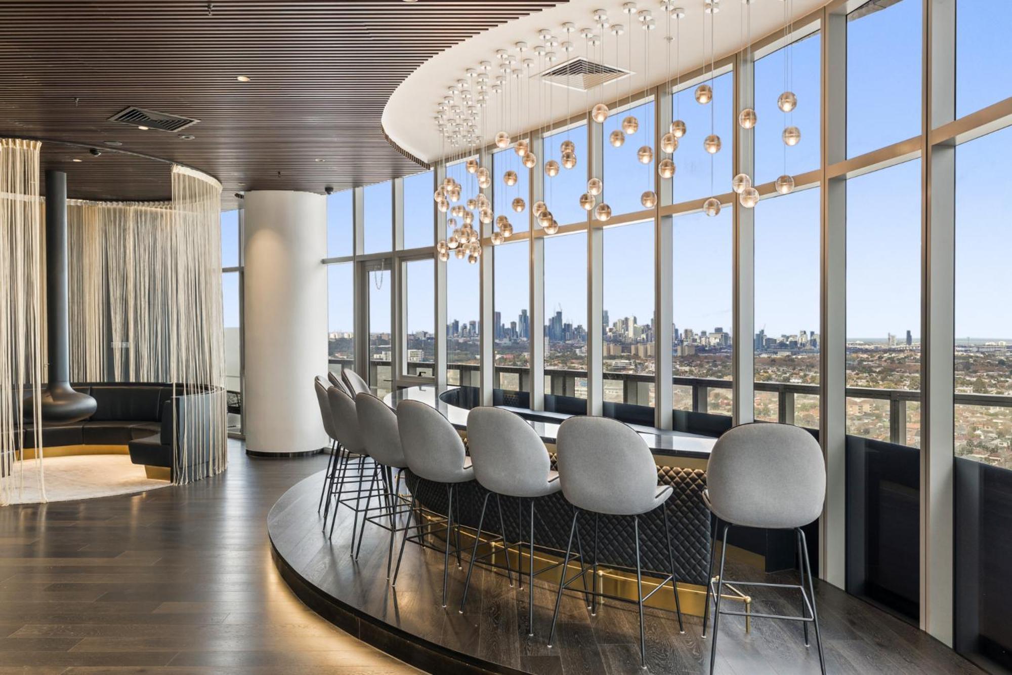 Chic 1-bed With Parking, Gym, Pool & Views Apartment Melbourne