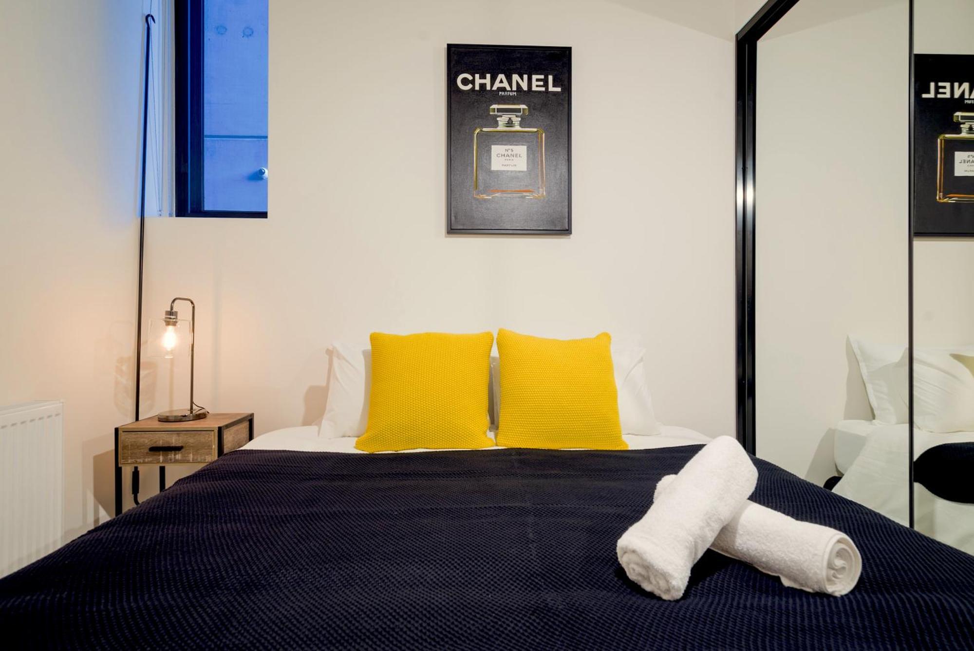 Mega Style Curzon Street Apartment