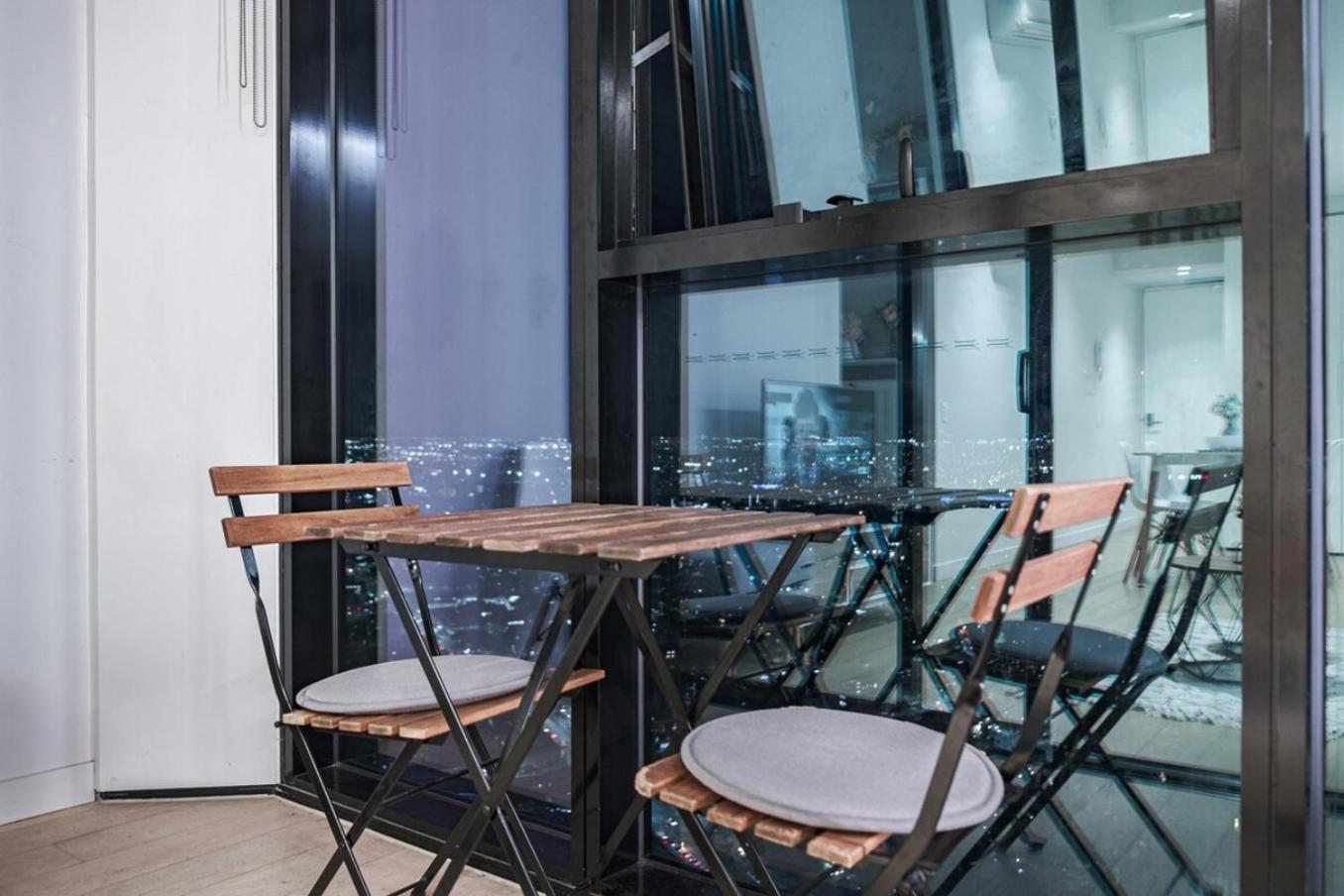 Apartment Skyscraper Amazing 180 View 2br Cbdpoolbalcony Melbourne