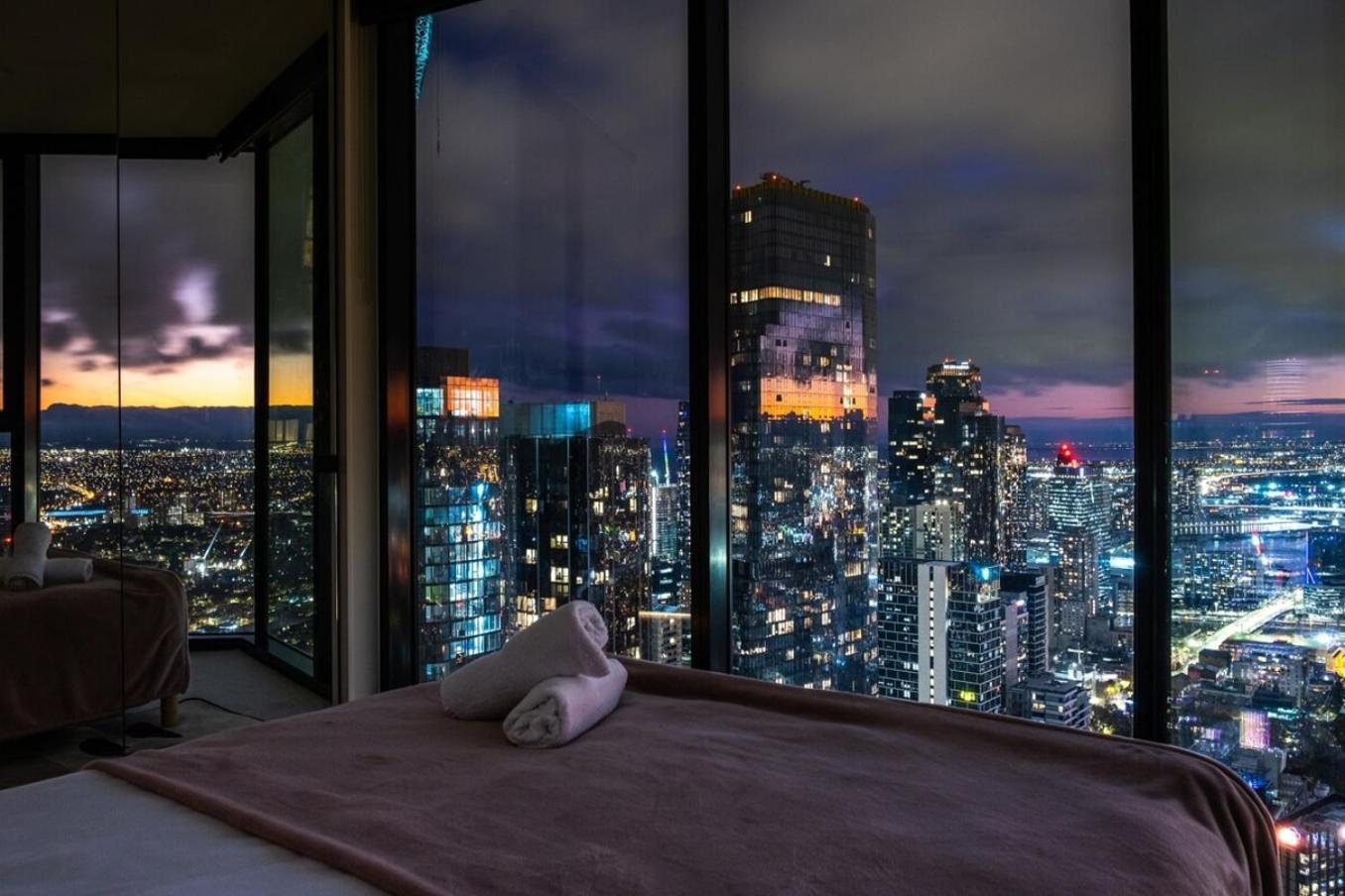 Skyscraper Amazing 180 View 2br Cbdpoolbalcony Apartment Melbourne
