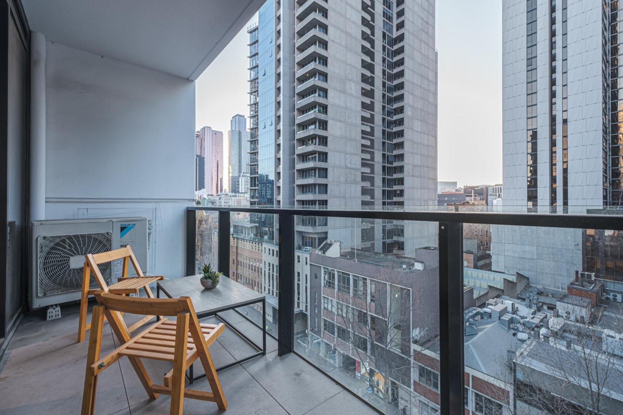 Apartment 1br1ba With Balcony *