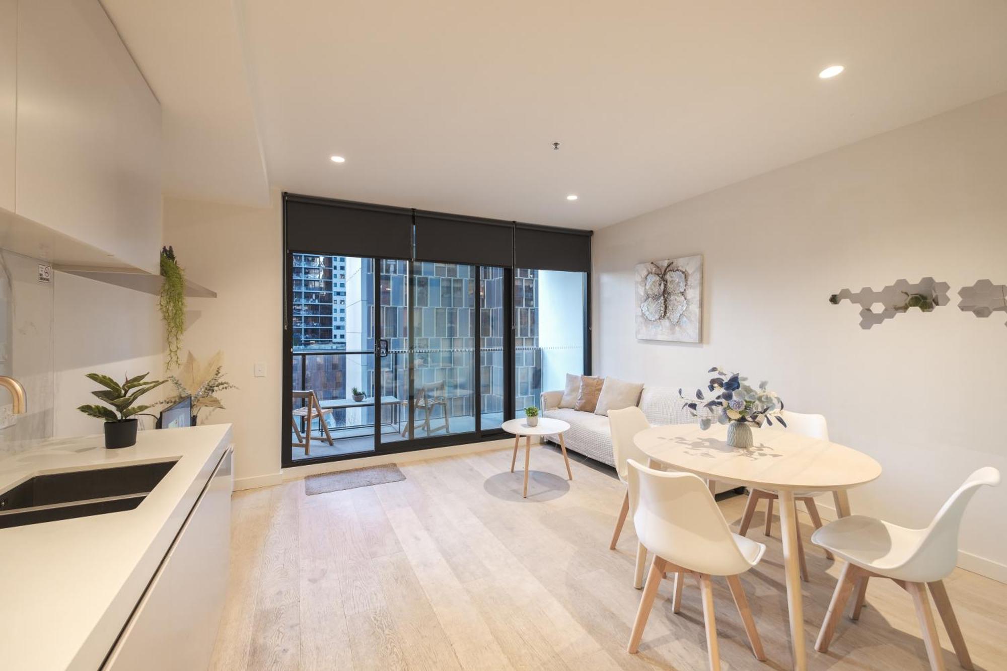 Apartment 1br1ba With Balcony *