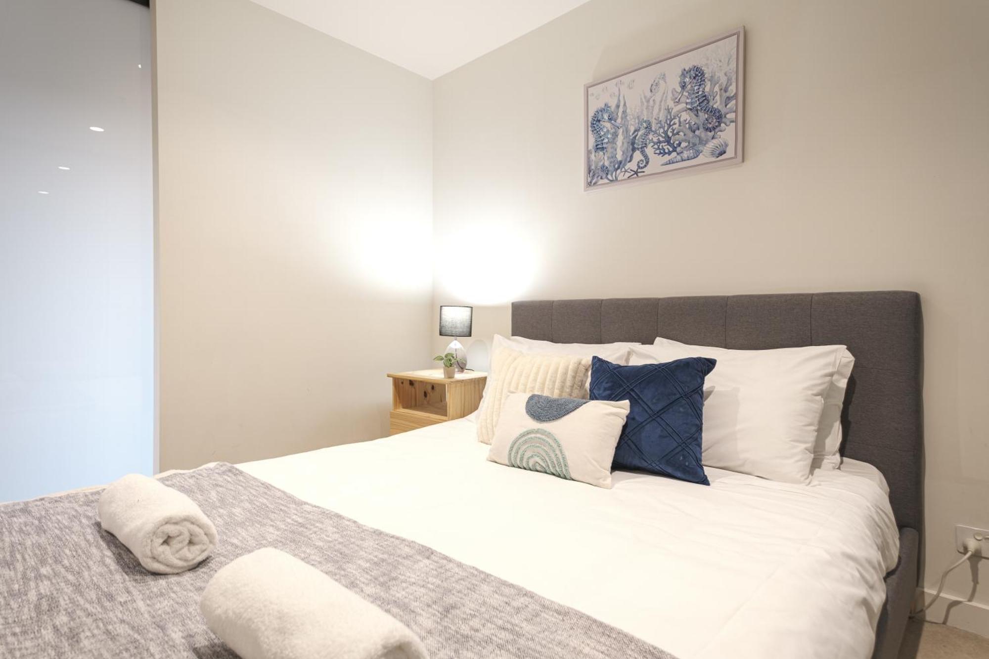 Apartment 1br1ba With Balcony *