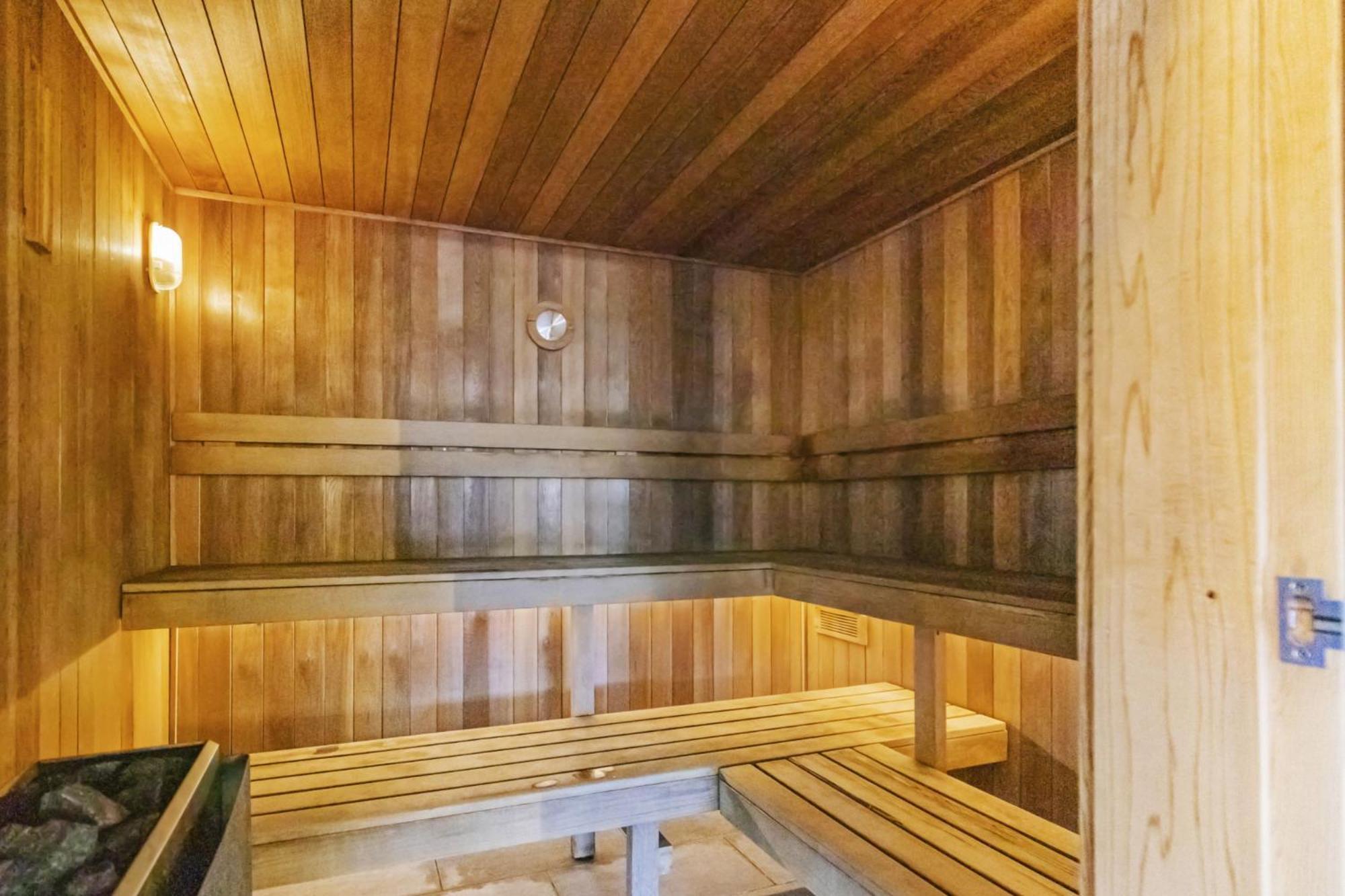 Apartment Chic 1-bed With Balcony Views And Amenities *