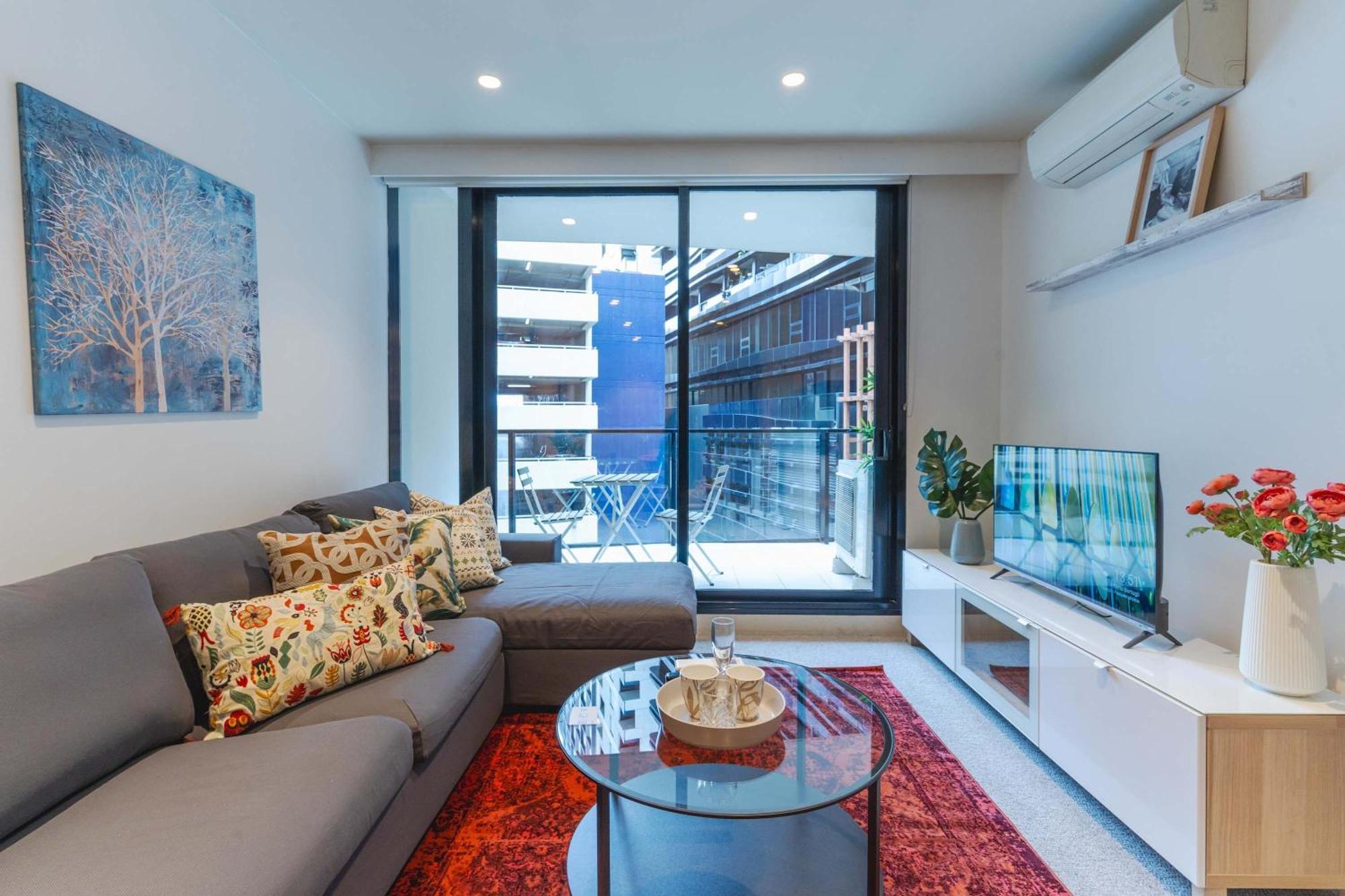 Luxe 2br Retreat Pool Gym & Parking South Yarra Apartment