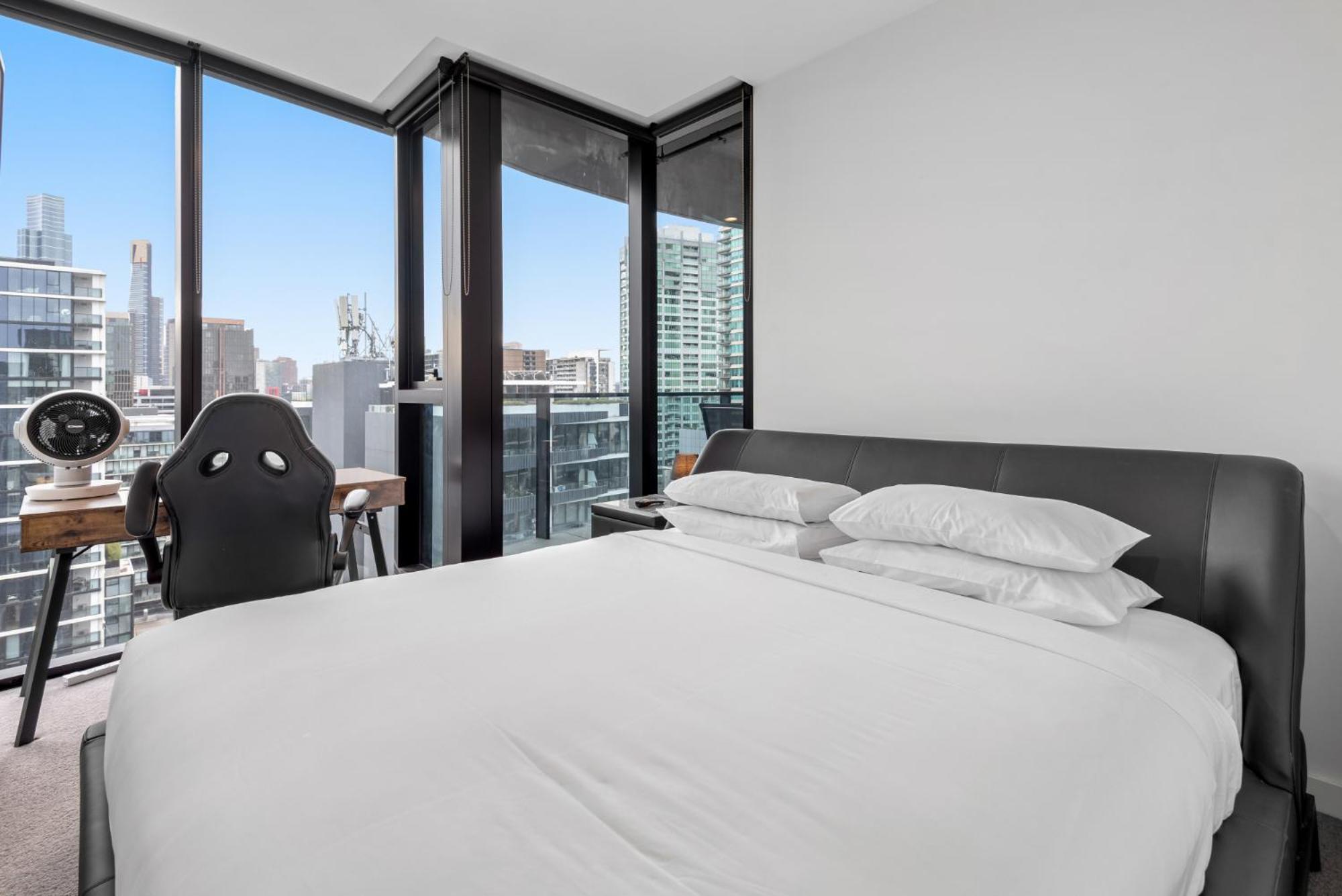 High-rise Inner-city 2-bed With Sauna, Gym & * Melbourne