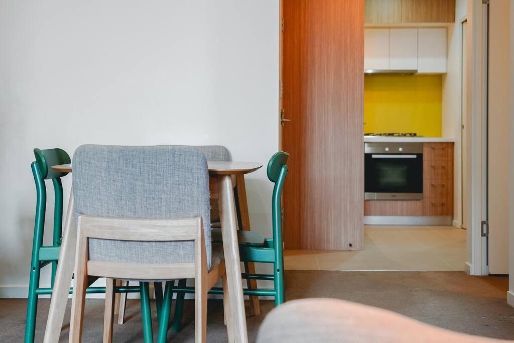 Apartment Impeccable Location! In Cbd Next Melb 2b2b Melbourne