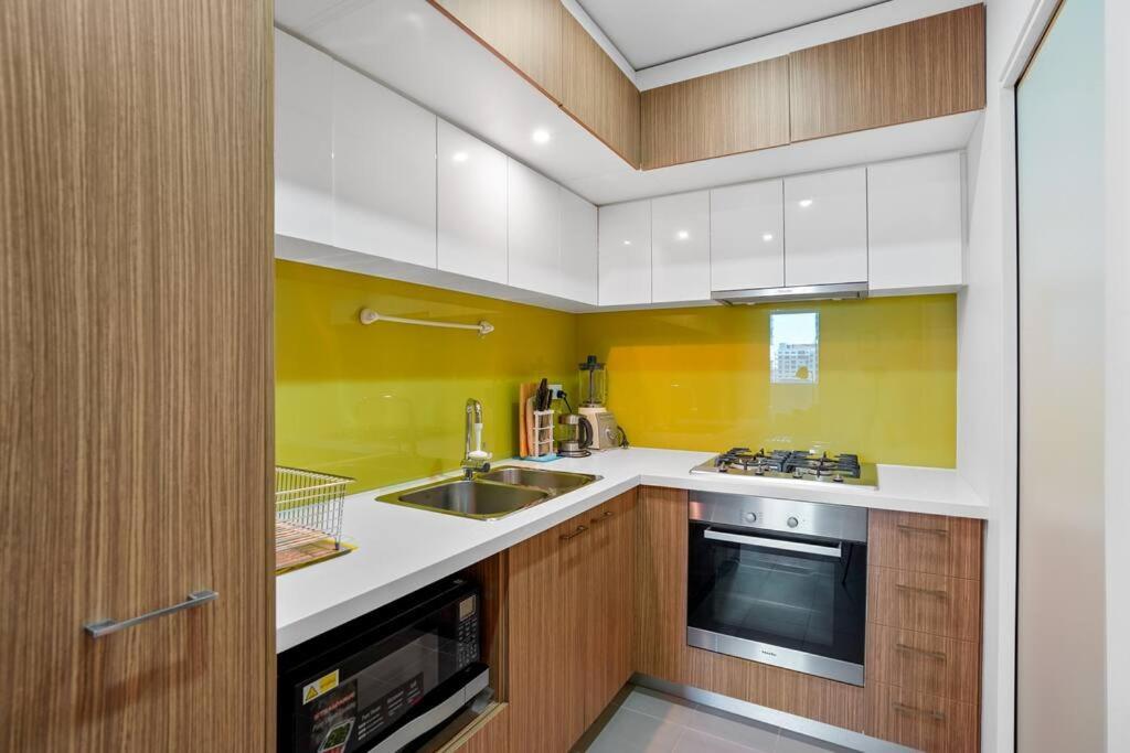 Apartment Impeccable Location! In Cbd Next Melb 2b2b Melbourne