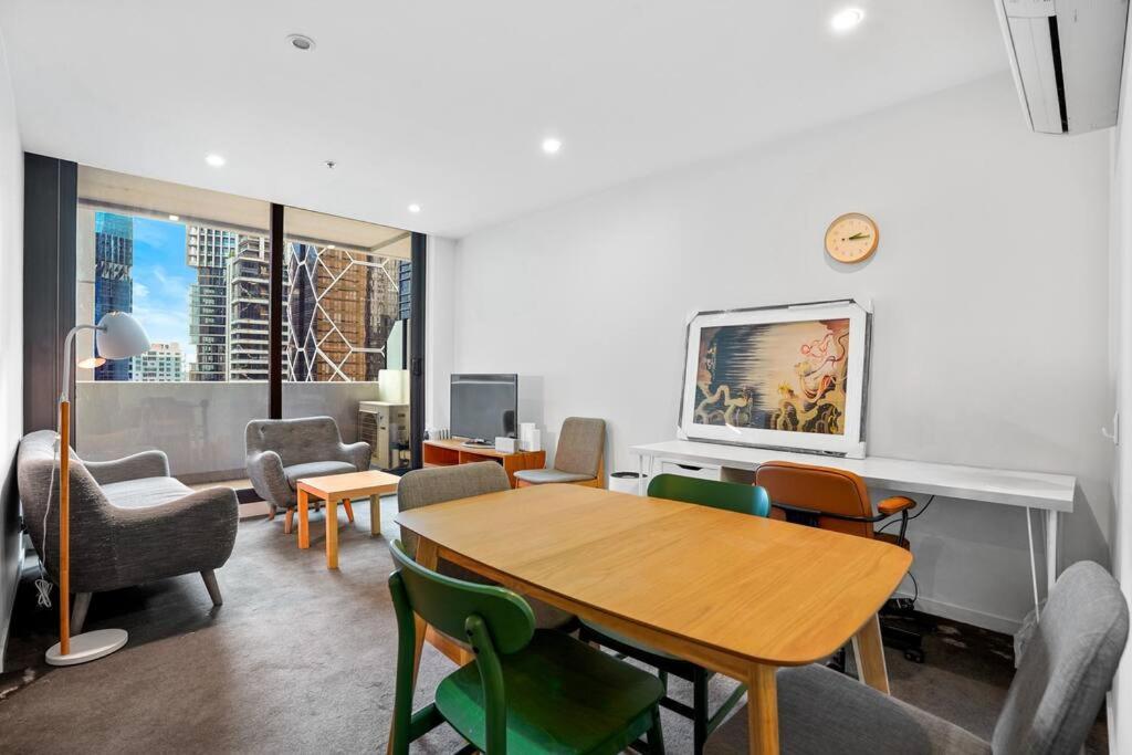 Impeccable Location! In Cbd Next Melb 2b2b * Melbourne