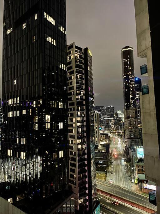 Entire Unit In Front Of Crown With Free Parking & Pool *