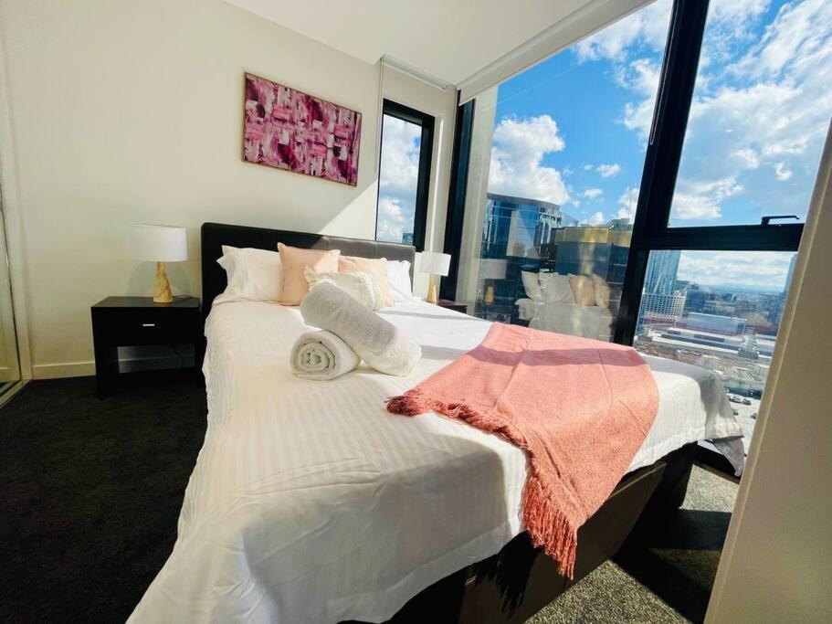 Entire Unit In Front Of Crown With Free Parking & Pool Melbourne