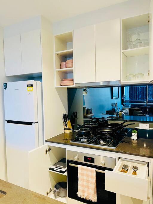 Entire Unit In Front Of Crown With Free Parking & Pool *