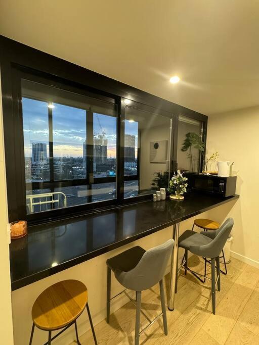 In1103- 1 Bedroom Modern In Vibrant Southbank *