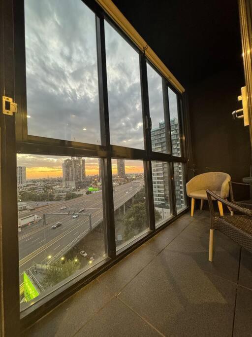 In1103- 1 Bedroom Modern In Vibrant Southbank Apartment *