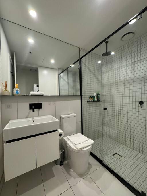 In1103- 1 Bedroom Modern In Vibrant Southbank Apartment *