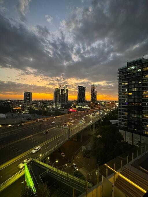 In1103- 1 Bedroom Modern In Vibrant Southbank Melbourne
