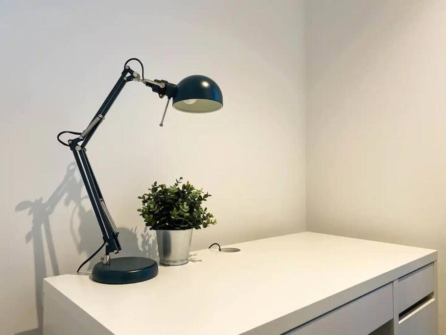 Ma4004- 1 Bedroom Lvl 40 Stylish Marco High Rise Apartment Melbourne