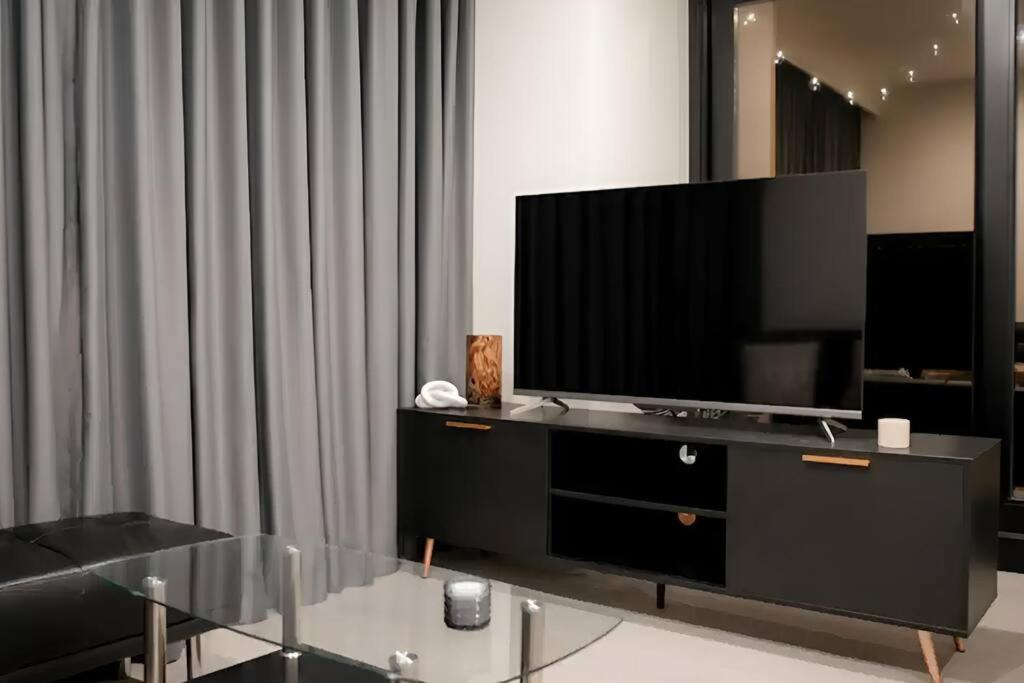 Mt1012 - 1 Bedroom Docklands Delight, Stunning