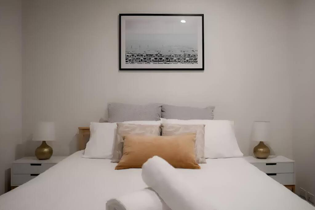 Mt1012 - 1 Bedroom Docklands Delight, Stunning Apartment