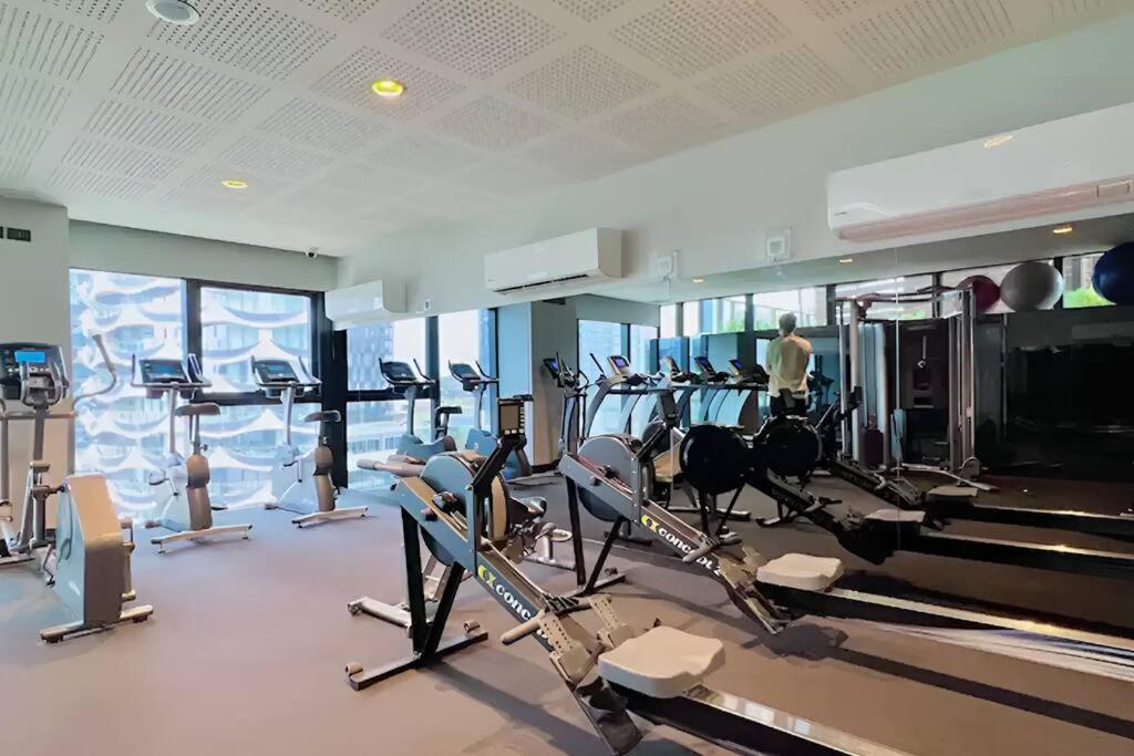 Mt1012 - 1 Bedroom Docklands Delight, Stunning Melbourne