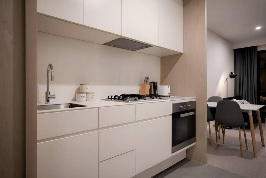 Mt1012 - 1 Bedroom Docklands Delight, Stunning Melbourne