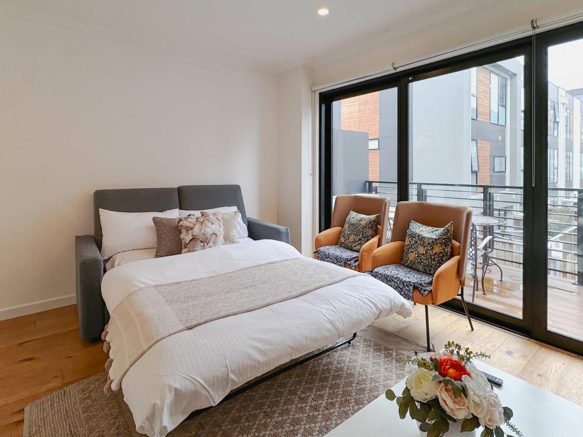 Bright 3 Level Townhouse Holiday home